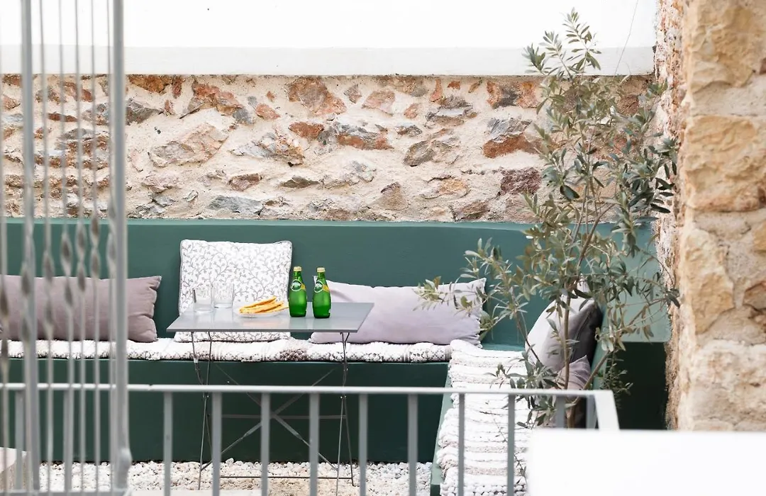 Central5 Boutique Apartments With Common Garden Next To Metro-1